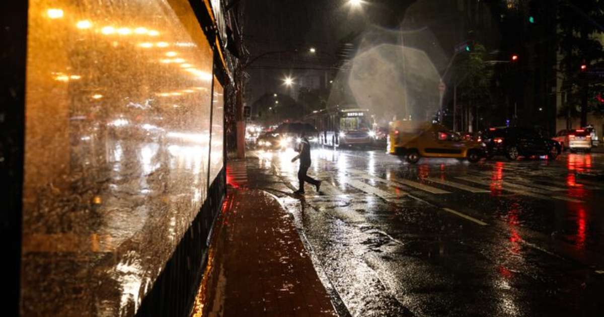 Defesa Civil alerta para chuva forte e risco de alagamentos e deslizamentos em SP no feriado