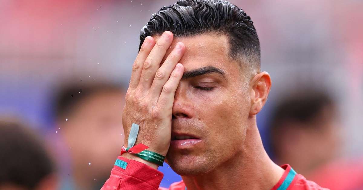 Cristiano Ronaldo relembra com sua mãe as dificuldades financeiras da família antes da fama: 'Você queria me abortar e agora sou eu quem sustenta a casa e paga todas as contas'