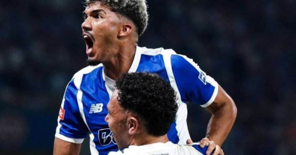 Porto sua, mas vira sobre Moreirense em casa e segue 100% no Português