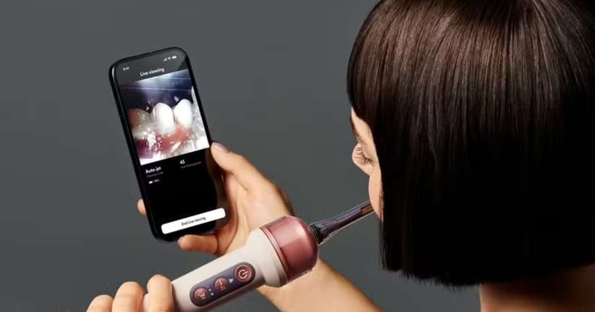 Escova de dente com inteligência artificial e câmera é lançada por R$ 3 mil