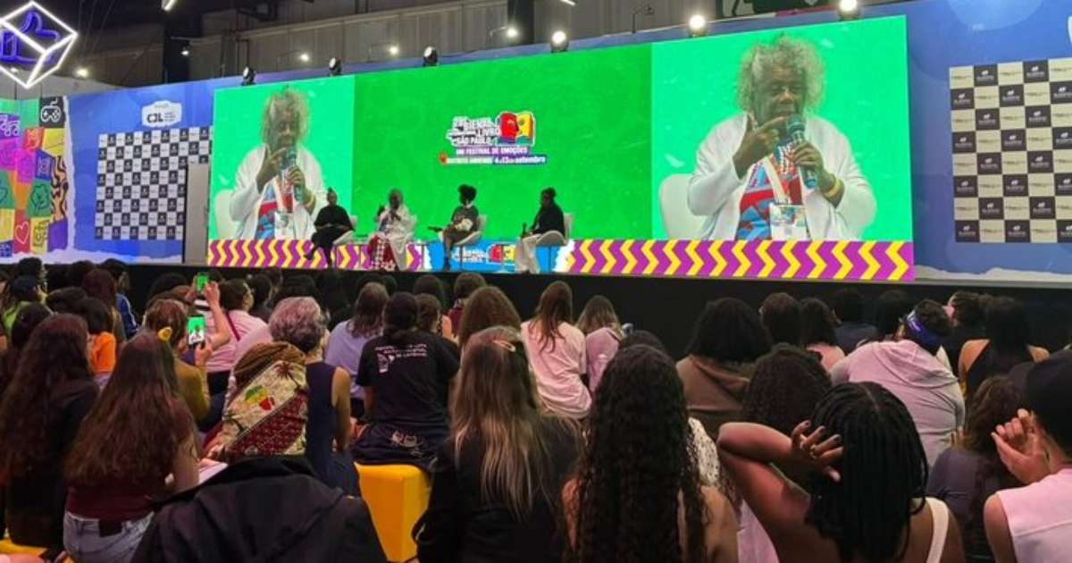 Atriz que será Carolina de Jesus no cinema se emociona na Bienal: 'Esse filme existir é um milagre'