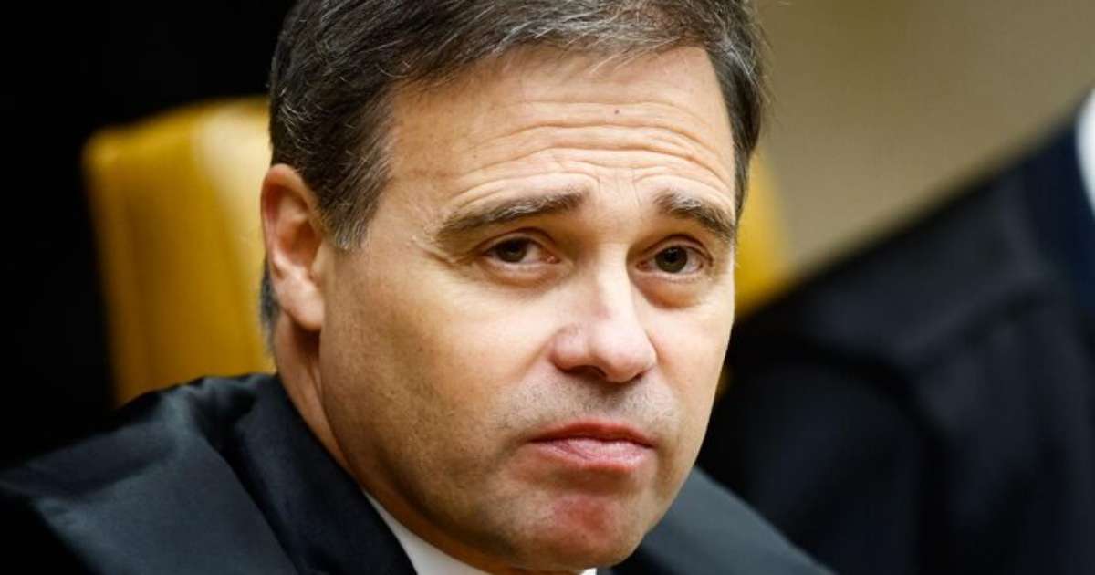 Michelle chama Mendonça de 'ungido do Senhor' em meio a crise no STF