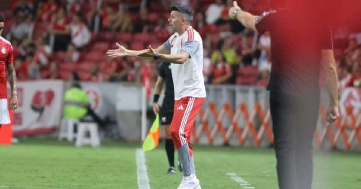 Internacional mantém Paulo Pezzolano no comando