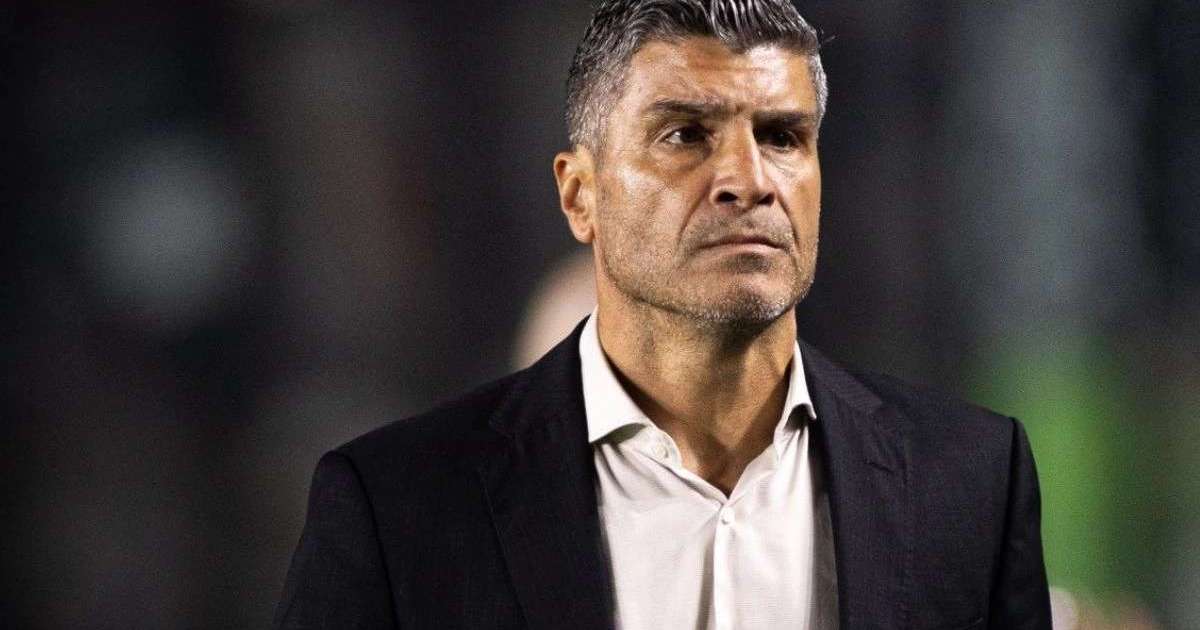 Pedro Emanuel admite problema no ataque após derrota do Vasco: "Faltou efetividade"
