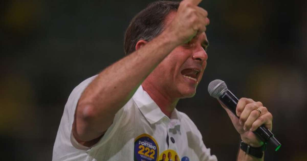 Flávio Bolsonaro cancela participação em sabatina da Record