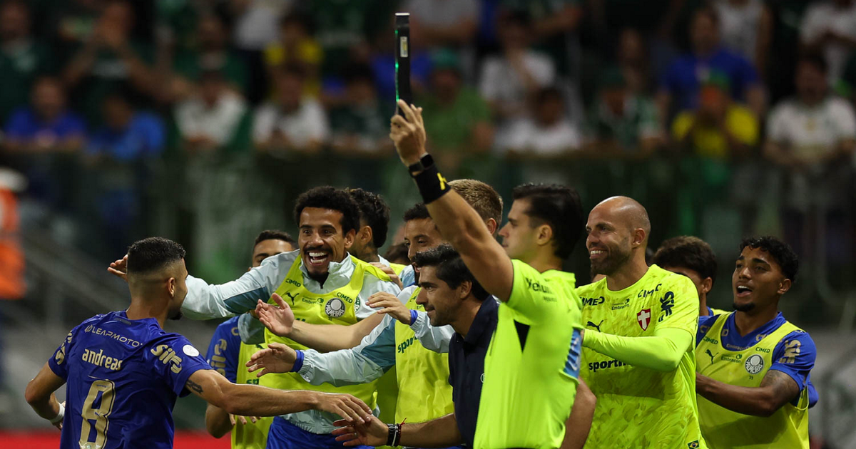 Palmeiras visita o Botafogo tentando manter a liderança do Brasileirão