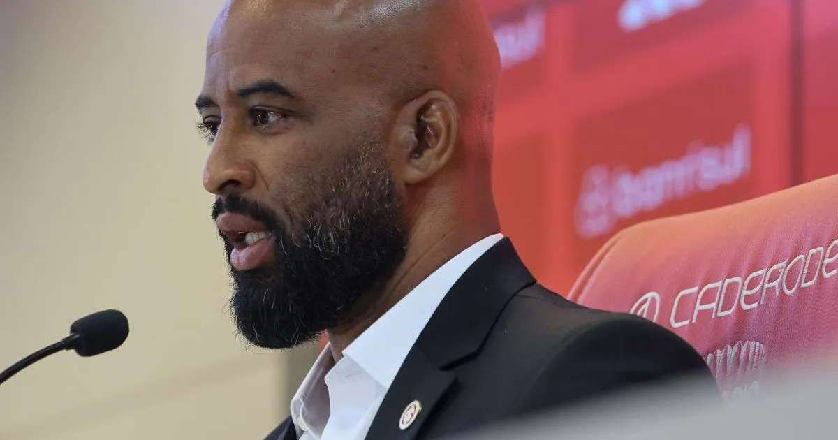 Fabinho confirma manutenção de Paulo Pezzolano no Internacional: "Fato novo é ganhar da Chapecoense"