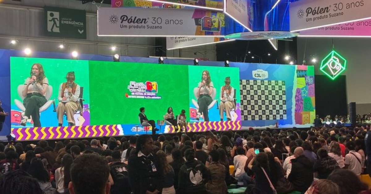 Alice Oseman fecha sábado lotado da Bienal e diz: 'Nunca vou dizer adeus de verdade a Heartstopper'