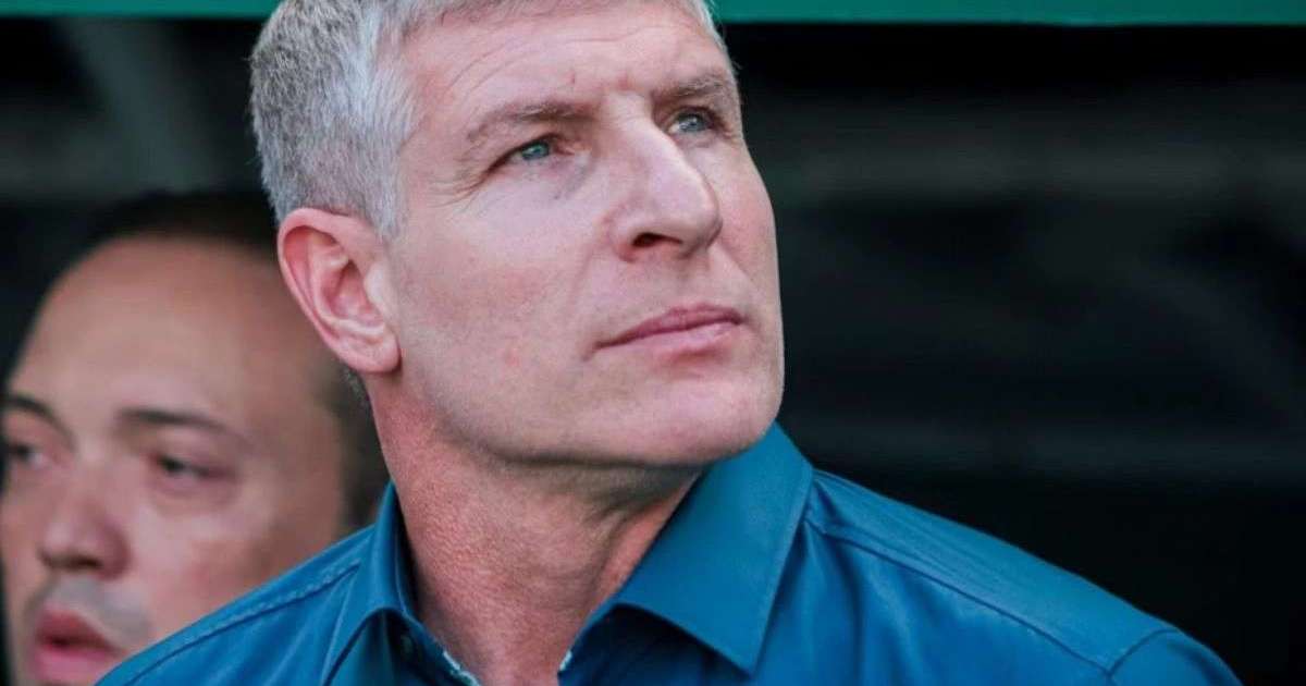 Internacional faz movimento por técnico que enfrenta o Fluminense na Libertadores; saiba detalhes