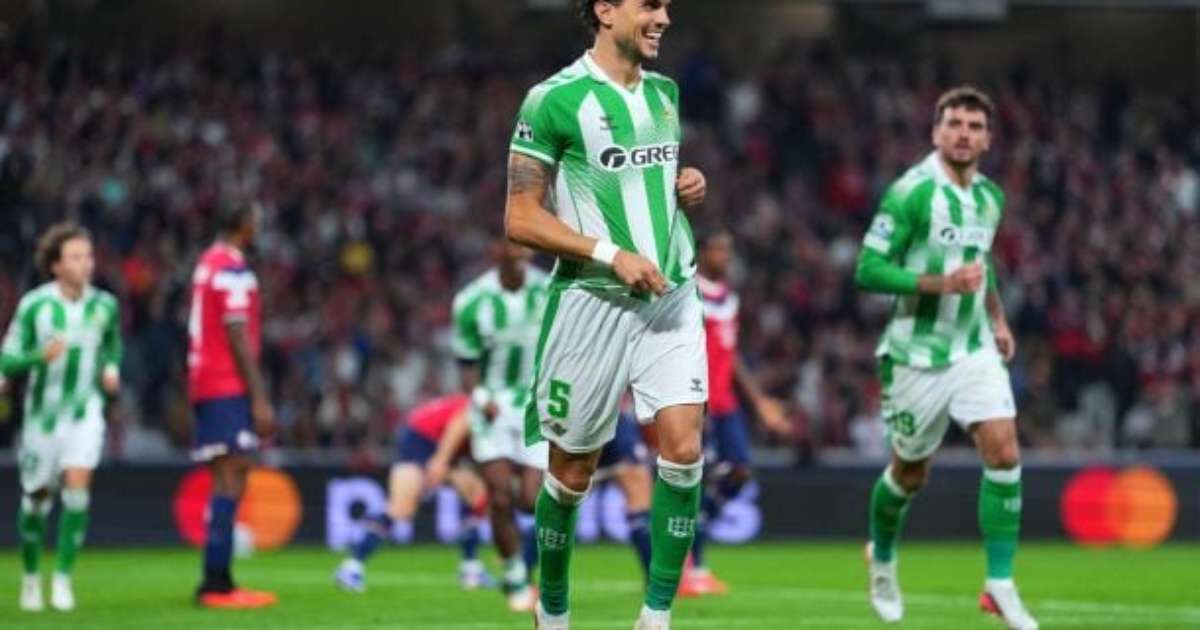 Gol de brasileiro e Mbappé expulso: Lille cai para o Betis na Champions