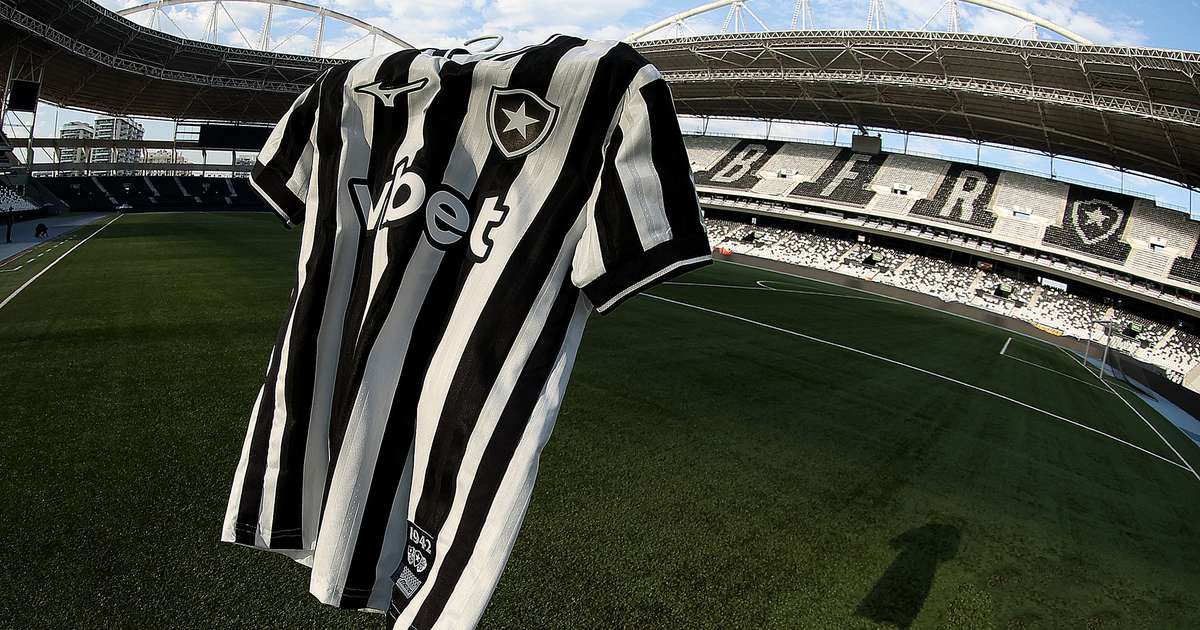 Ziyech chega ao Rio de Janeiro para assinar com o Botafogo
