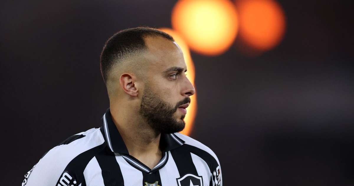 Botafogo define condição para liberar Arthur Cabral