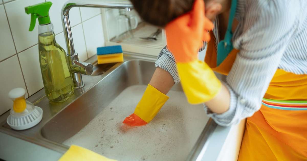Pia entupida? Este truque com garrafa PET pode ajudar