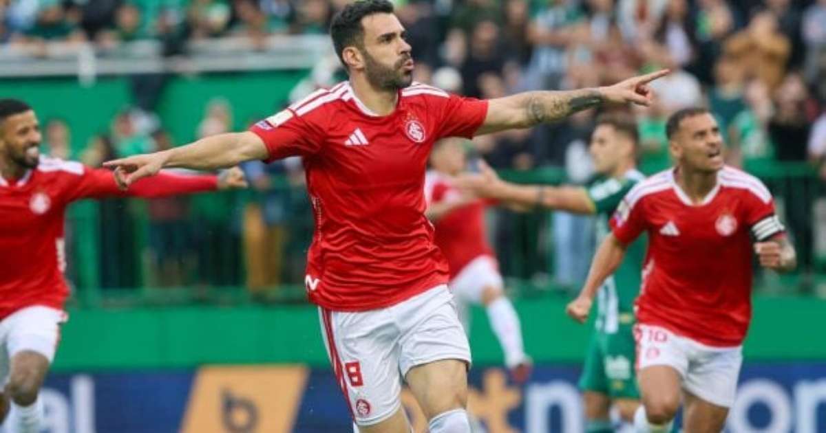 Internacional bate Chapecoense e respira na luta contra o rebaixamento