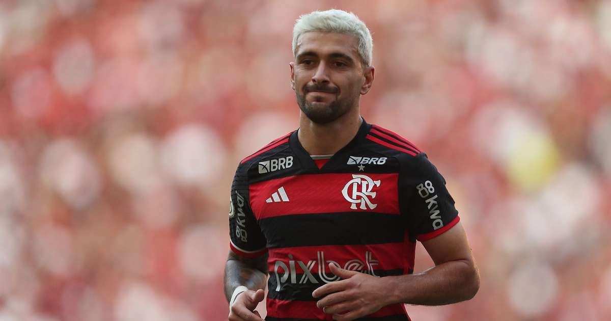Arrascaeta comenta polêmica com companheiro de Flamengo: "Está tranquilo"