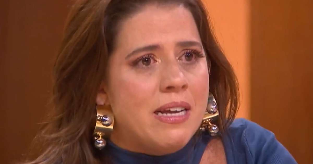 Tati Machado sorri em foto recente, exibindo a barriga de grávida