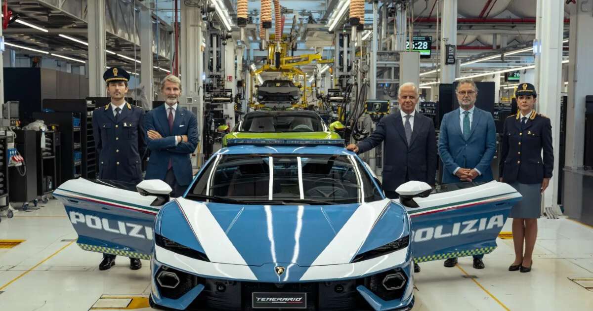 Polícia italiana ganha novo Lamborghini de 920 cv: superesportivo híbrido vai a 343 km/h e será usado em missões de emergência para transporte ultra-rápido de órgãos em transplantes pelo país