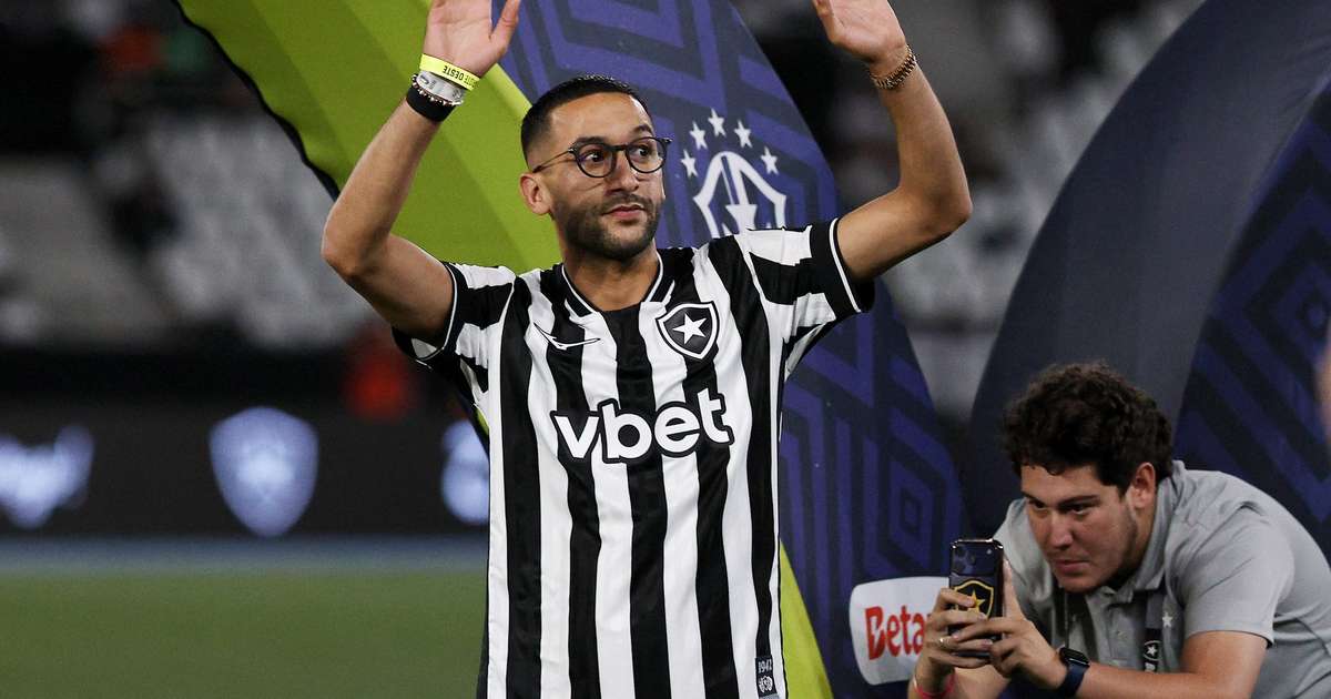 Ziyech é apresentado à torcida do Botafogo antes de partida no Nilton Santos