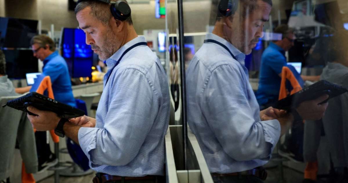 S&P 500 e Nasdaq abrem em baixa após nervosismo com IA pesar sobre Nvidia e fabricantes de chips
