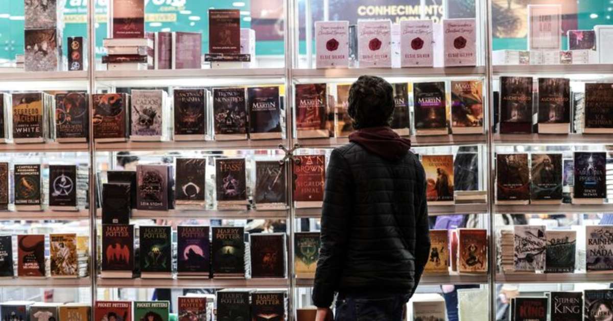 Livros com mais de 500 páginas: quais são os 'calhamaços' que os jovens estão lendo na Bienal?