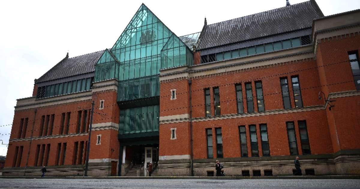 Homem britânico confessa ter drogado e estuprado esposa por mais de duas décadas