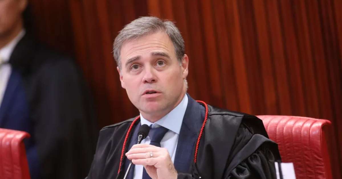 Após divulgação de diálogos entre Moraes e Vorcaro, delegados da PF relataram sofrer pressão a Mendonça, diz site