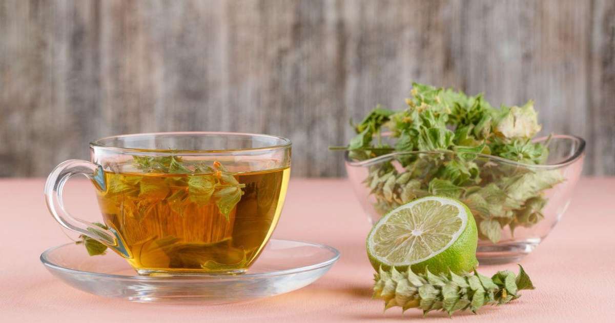 Chás emagrecedores: mitos, benefícios e os riscos do consumo excessivo