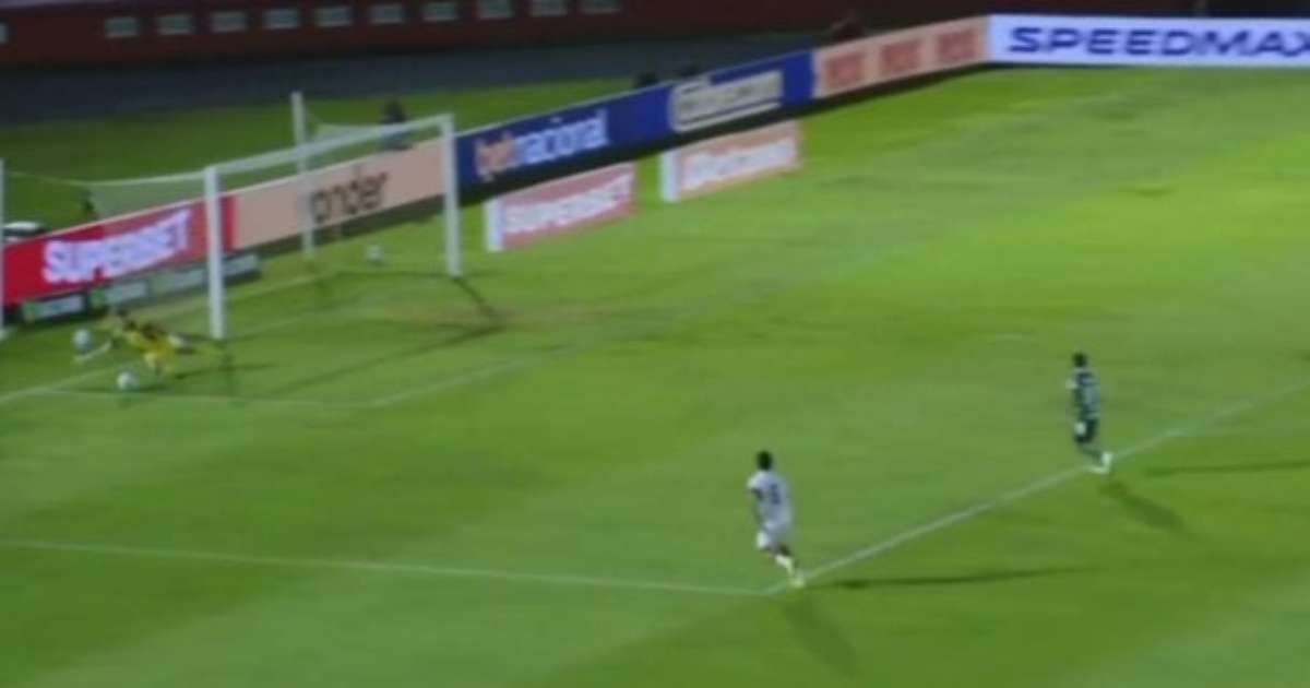 Photo: terra.com.br Goiás Comeback: Goalkeeper Tadeu Scores After Costly Mistake in Win Over Botafogo-SP