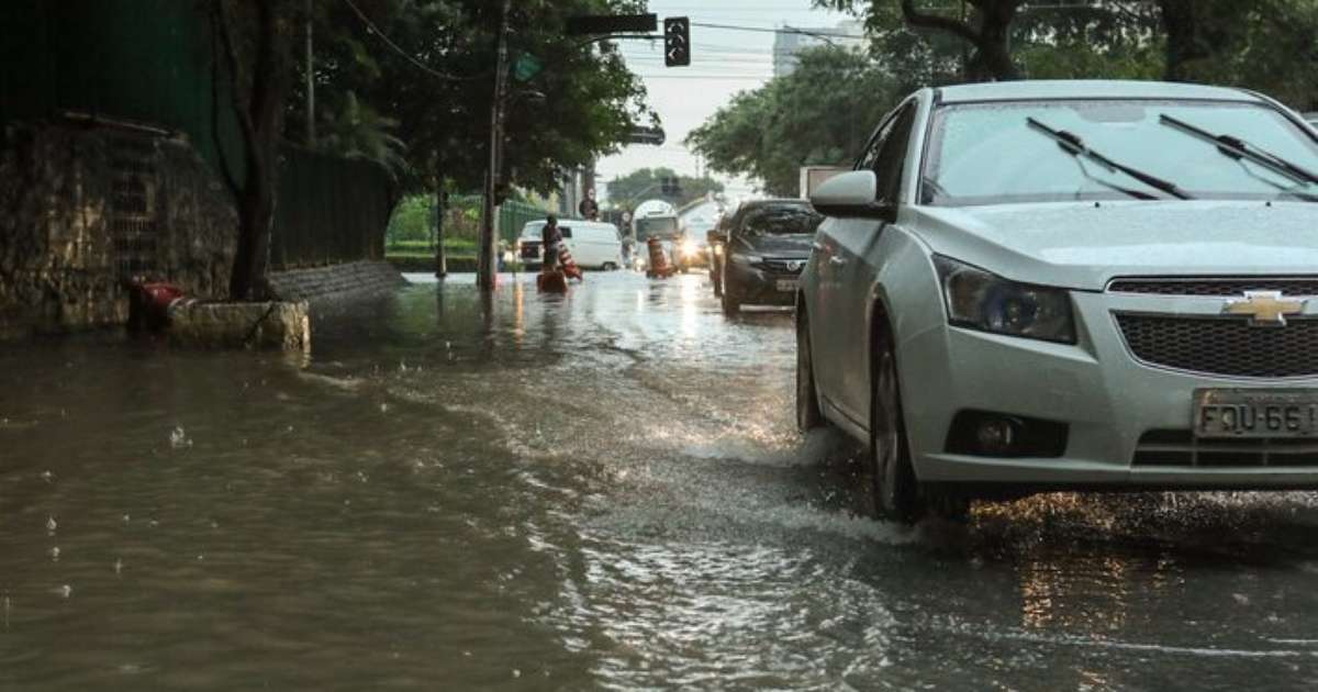 Veja quais erros evitar ao volante no setembro mais chuvoso em SP dos últimos 30 anos