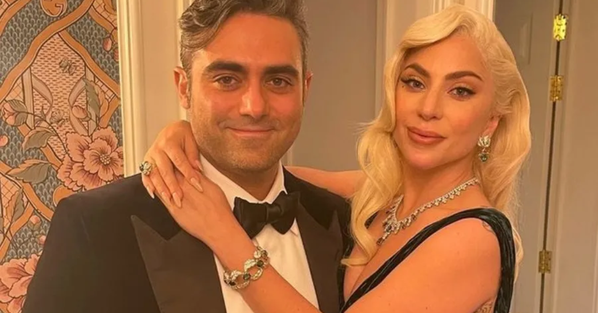 Lady Gaga e Michael Polansky caminham com a filha bebê no norte da Califórnia Lady Gaga e Michael Polansky caminham com a filha bebê no norte da Califórnia