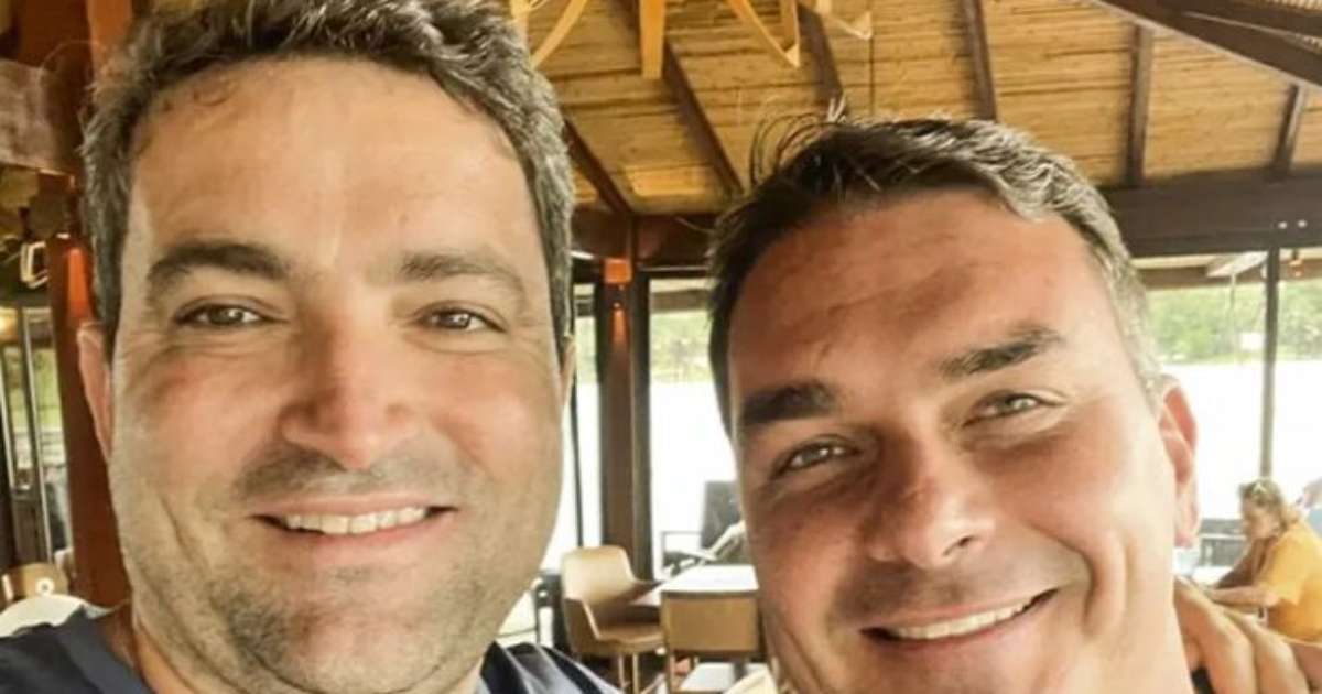 Flávio Bolsonaro usou em campanha imóvel de advogado alvo de buscas da PF no caso INSS, diz revista