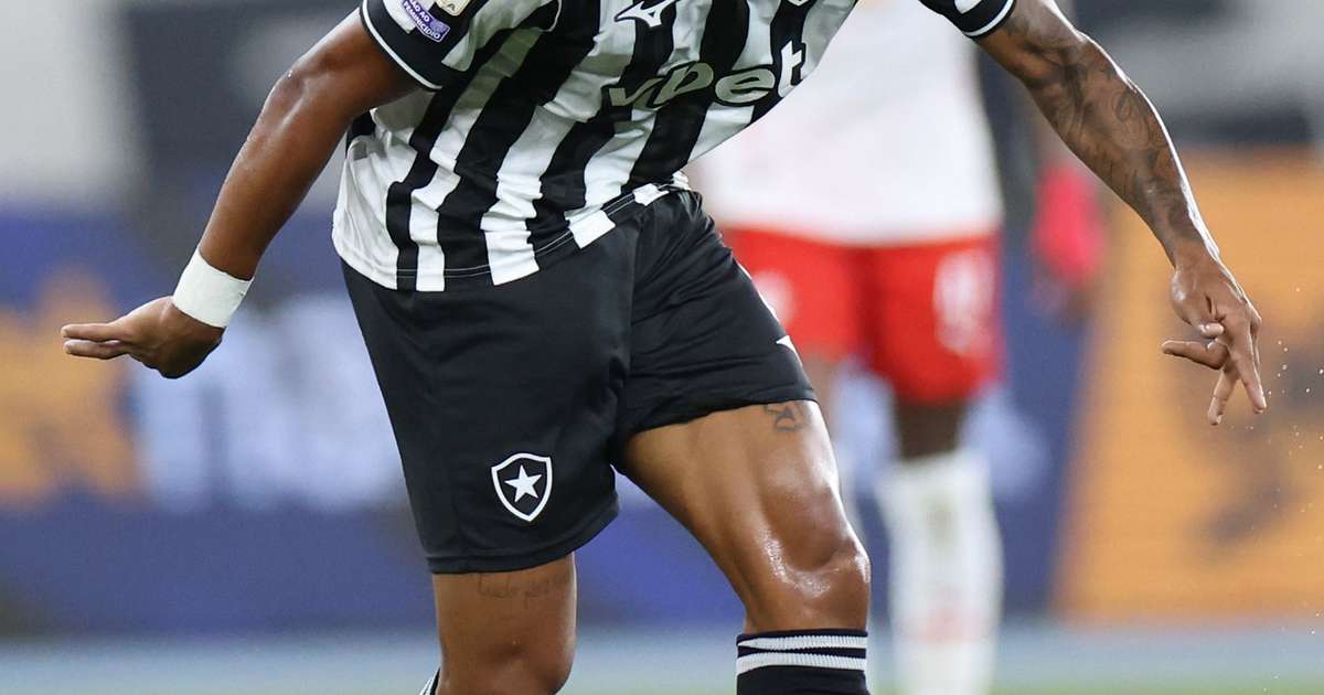 Danilo Santos, Júnior Santos, Montoro, Arthur Cabral, Matheus Martins, Tiquinho Soares, Kadir Barría, Medina, Huguinho e Danilo Pereira: os jogadores do Botafogo com mais finalizações por jogo no Brasileirão 2026