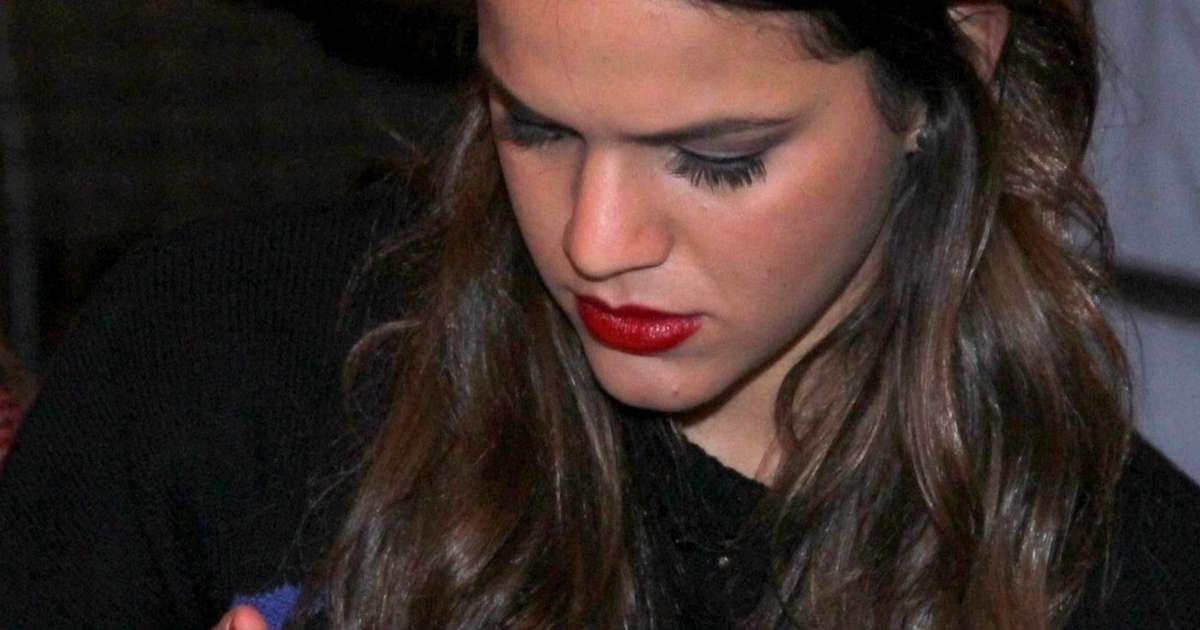A psicologia sugere que as pessoas que nunca trocam a foto do WhatsApp não são antissociais; na verdade, elas não precisam de uma validação externa constante