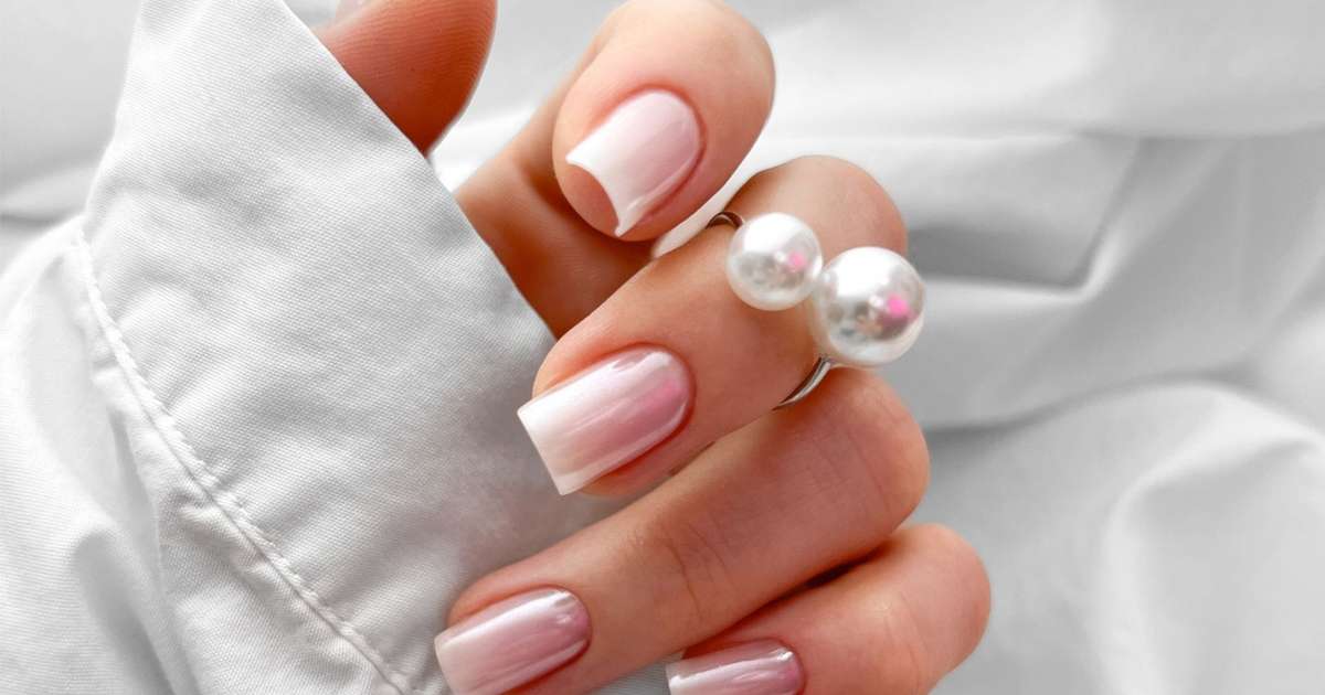 Glass pearl nails: unhas com efeito de pérola viram tendência; veja como fazer