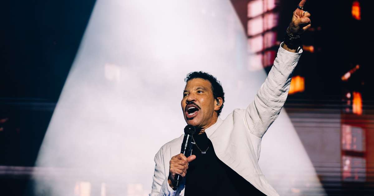 Lionel Richie 'indo bem' após procedimento cardíaco e hospitalização