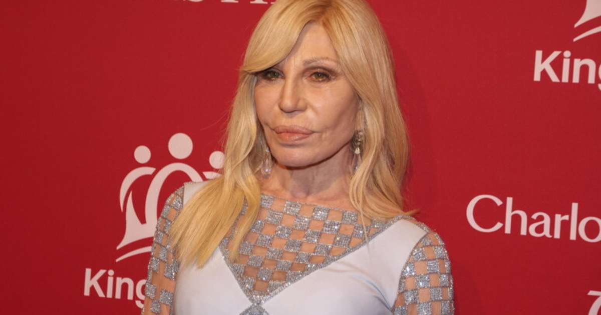 Donatella Versace volta ao mundo da moda com nova marca