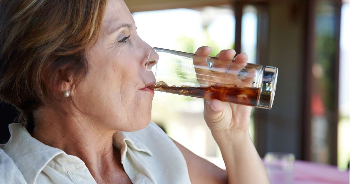 Toma bebida açucarada todos os dias? Estudo encontra relação com câncer de estômago