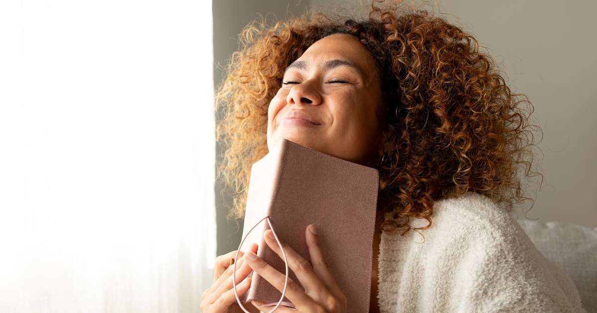 O que as pessoas mais felizes do mundo têm em comum? Especialista em felicidade revela