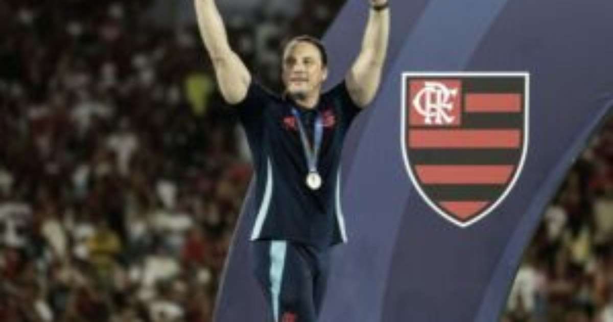 Pivetti volta ao Náutico com taça intercontinental na bagagem — photo: Terra Futebol