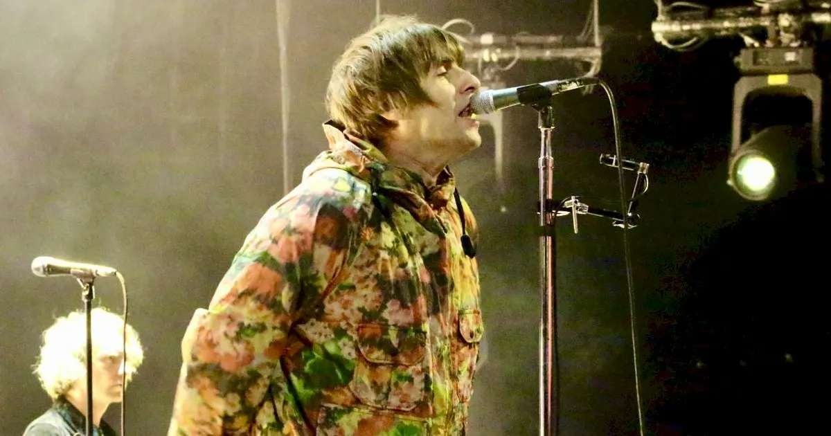 Liam Gallagher rebate fãs do Oasis sobre preço de ingressos da nova turnê: "Parem de reclamar"