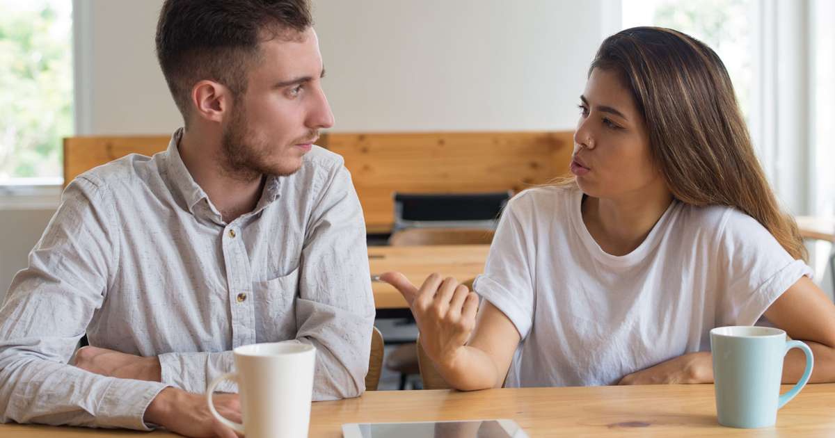 Amor acima da ideologia? O peso da política nas relações em 2026