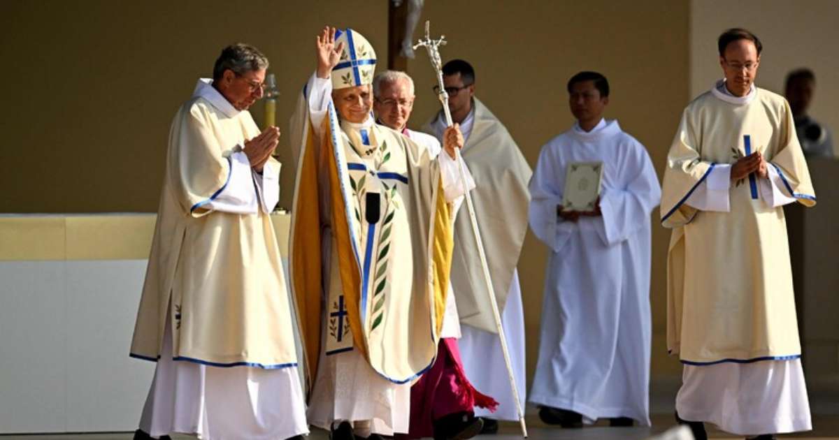 Papa pede 'expansão da fé' a franceses durante missa na Place de la Concorde