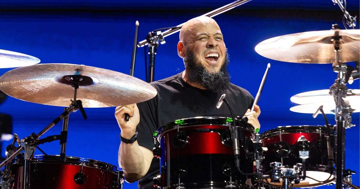 Pearl Jam recebe oficialmente Abe Laboriel Jr. como novo baterista durante explosiva apresentação principal no Ohana