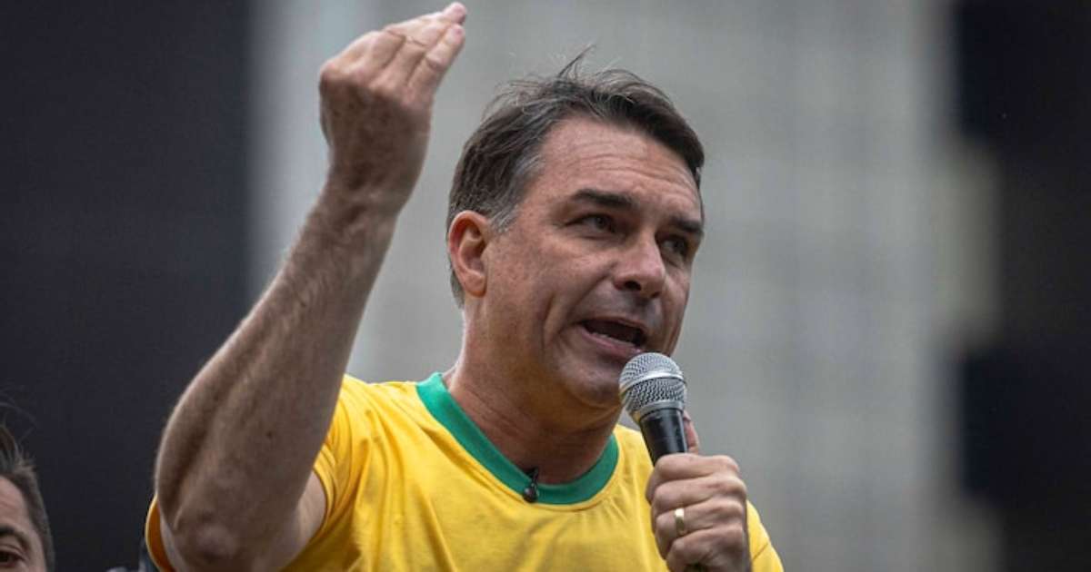 Flávio Bolsonaro pede ao STF que afaste de Dino de casos ligados a ele, a Lula e às eleições