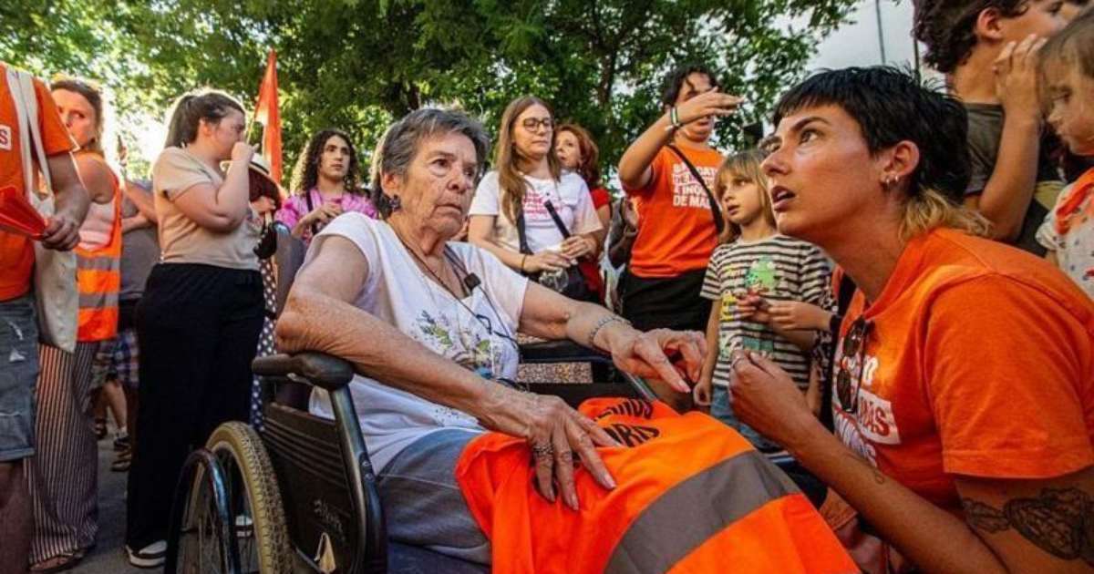 Crise de moradia na Espanha: reviravolta pode levar idosa de 87 anos de volta para casa após ser desalojada em Madri