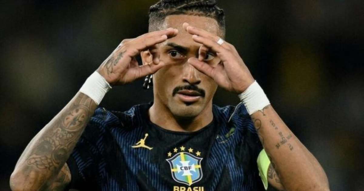 Raphinha é cortado da Seleção por edema na coxa
