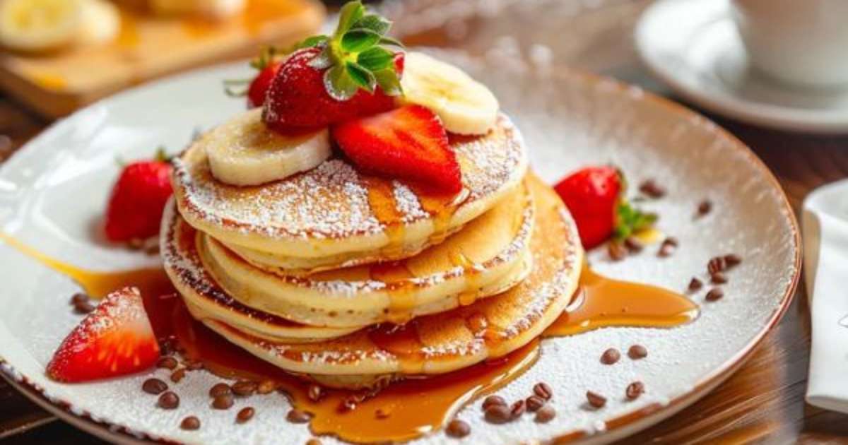Panqueca doce sem glúten fica pronta em 10 minutos (perfeita para o café da manhã)