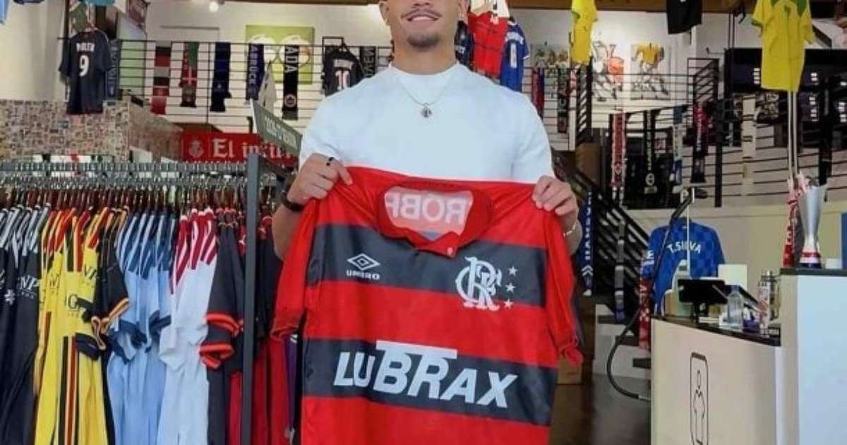 Xavi Simons compra camisa histórica do Flamengo usada por Renato Gaúcho