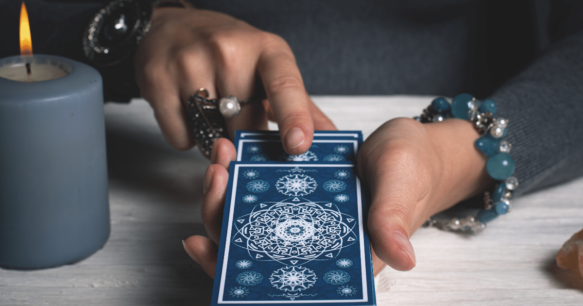 Tarot do dia: previsão para os 12 signos em 03/10/2026