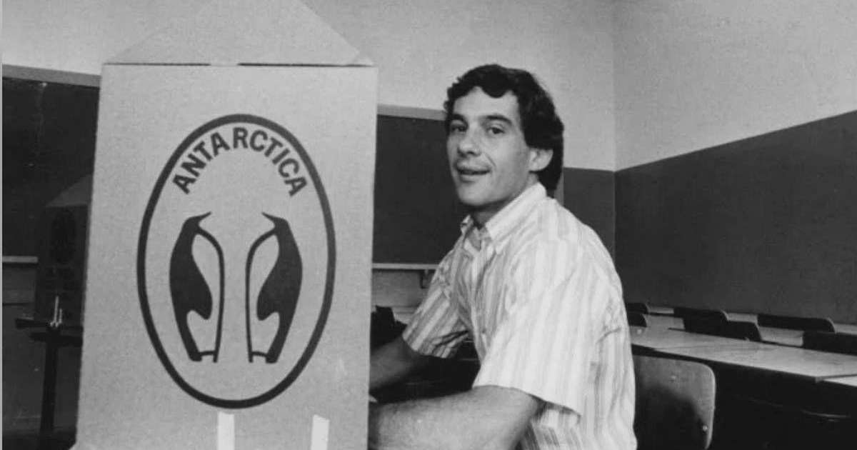 As surreais eleições dos anos 80 e 90 em que uma marca de cerveja estampou as cabines de votação no Brasil